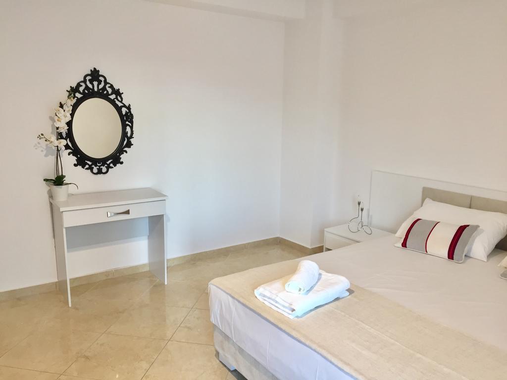 Sea And Sky Apartments Sarandë 외부 사진